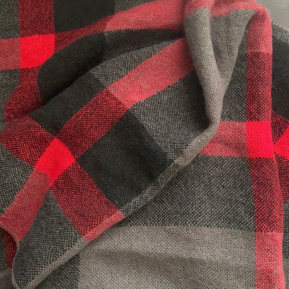 Beautiful big scarf 30x72 inches - Picture 2 of 3